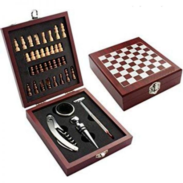 SET DE VINO 4 ACCESORIOS CON JUEGO DE AJEDREZ