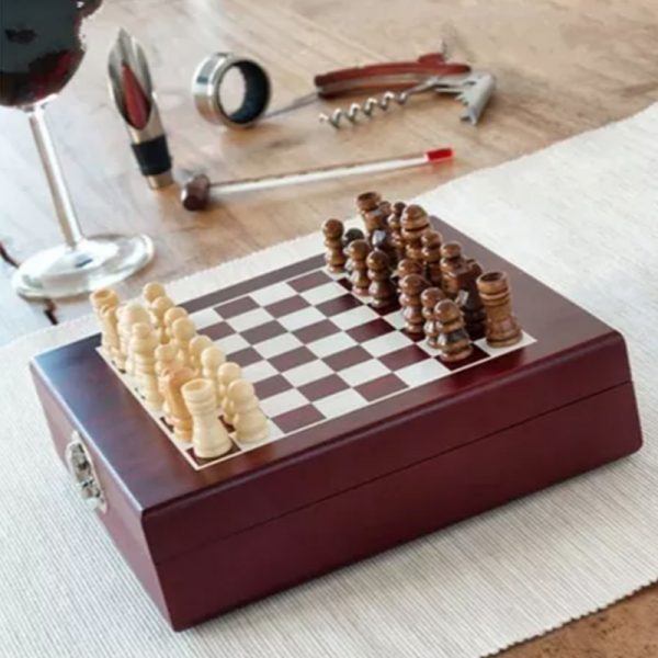 SET DE VINO 4 ACCESORIOS CON JUEGO DE AJEDREZ - Imagen 4